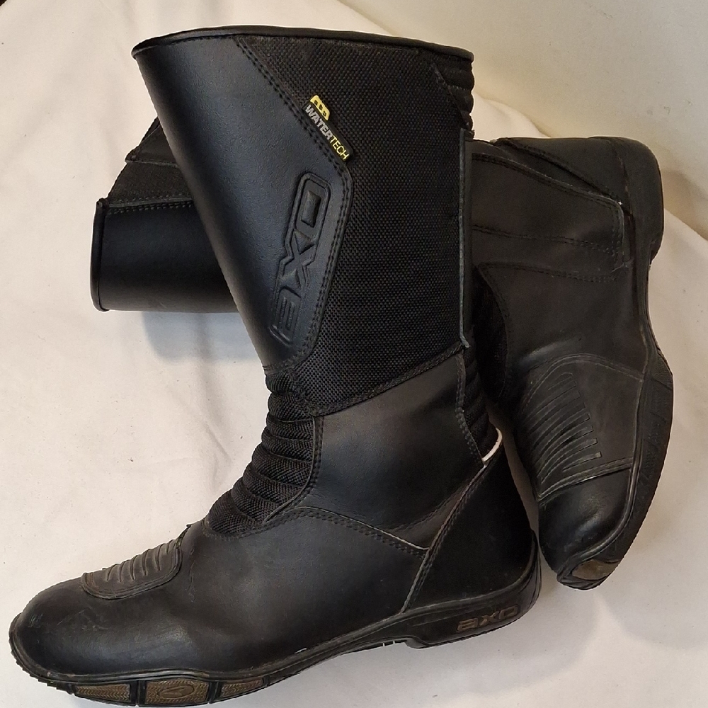 AXO Black Dirt Bike Boots. Leather. Zipper and Velcro Closure. See Photos.